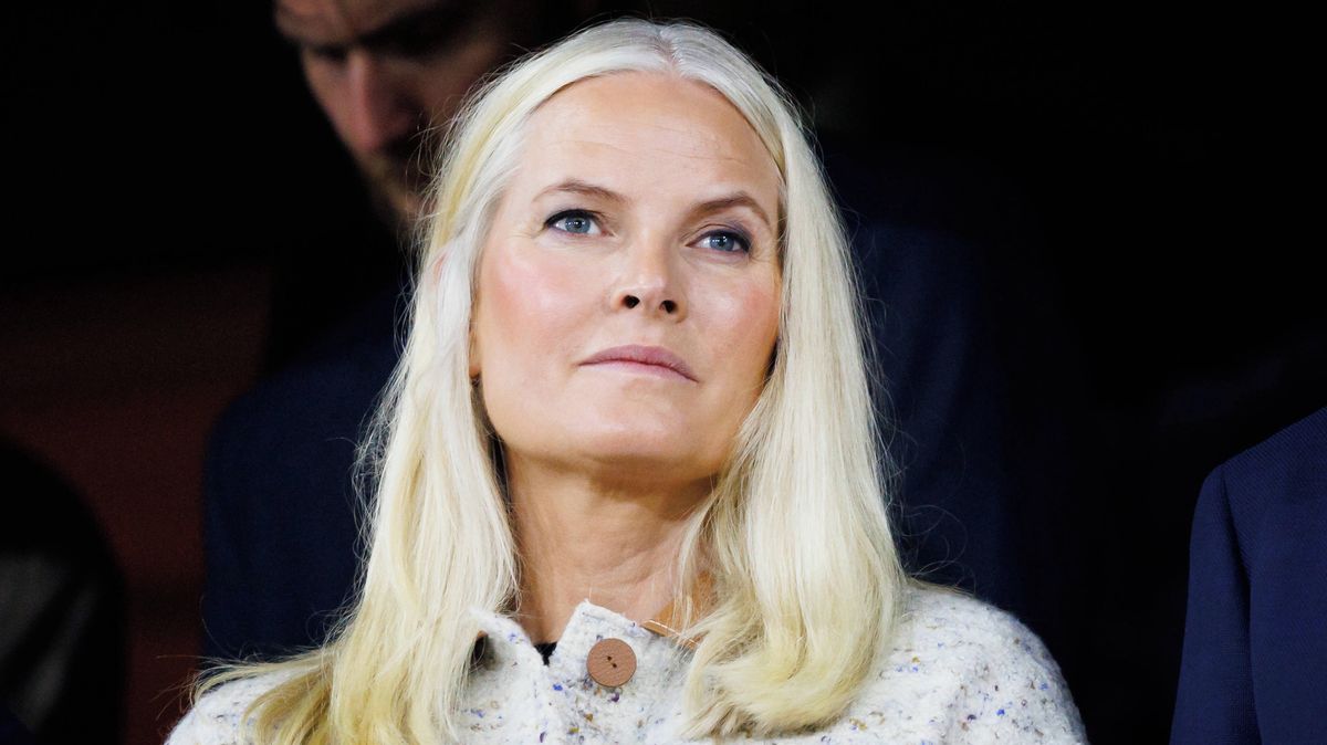 „Zlatíčko,“ psala budoucí královna Epsteinovi. Teď přiznává chybu v úsudku